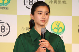 新朝ドラ女優・黒島結菜、“さとうきび”ワンピースで無茶ブリ食レポ挑戦! 画像