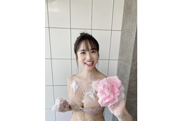 花巻杏奈、泡まみれセクシーショットが公開に! 画像