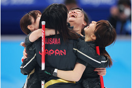 日本カーリング女子、五輪で史上初の決勝進出！銀メダル以上は確定！ 画像