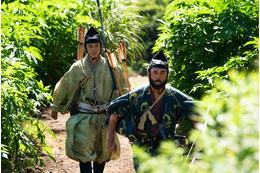 頼朝、再起図る!有力豪族を味方に付けるため義時らを送り込む......『鎌倉殿の13人』第7話 画像