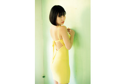 HKT48・田中美久、美背中露出のタイトワンピ姿を披露！『アップトゥボーイ』新たな誌面カット 画像