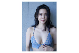 出口亜梨沙が美しいボディラインを惜しみなく披露!デジタル限定写真集が本日発売 画像