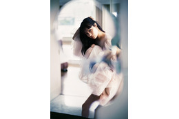 広瀬すず、10周年記念写真集が発売1ヵ月で4刷決定! 画像