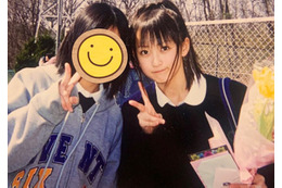 小松彩夏、20年前の中学卒業式写真を公開！ファン「やっぱ未成年ん時から美人」 画像