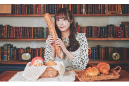 元櫻坂46・渡辺梨加、卒業後初のイベント!ファンに大好きなパンを手渡し!! 画像