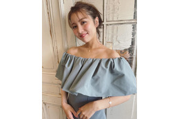 石川恋、デコルテあらわなオフショルダーワンピ姿を披露!「鎖骨綺麗すぎ」「超絶かわいい」 画像