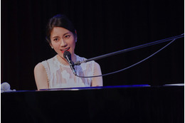 松下奈緒、新アルバムリリースライブ開催！純白ドレスで最新曲など次々と......