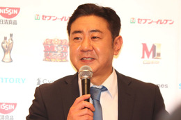 錦鯉・渡辺、母校の卒業式にサプライズ登場!生徒は大興奮 泣き出す生徒も… 画像