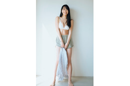 ミスマガジン・大槻りこ、スレンダーな究極ボディ見せるセクシーグラビア！ 画像