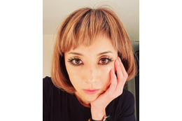 「瞳に吸い込まれそう」「美魔女」……高岡早紀、妖艶な雰囲気漂うドアップショット公開 画像