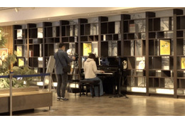 街角に設置された「誰でも自由に弾けるピアノ」！渋谷の商業施設で人々が奏でたのは？