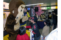バザールと井川遥が快適ネットライフをPR〜TEPCO&BIGLOBE駅頭キャンペーン 画像