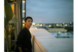 AAA・與真司郎が第二の故郷と語るL.A.で自然体な姿!新刊から先行カット3枚が公開 画像