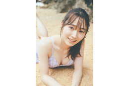 櫻坂46・守屋麗奈、1st写真集の書店特典水着ポスターが公開! 画像