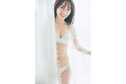 櫻坂46・守屋麗奈、1st写真集の初ランジェリーカットが公開に! 画像