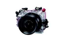 オリンパス、デジタル一眼レフカメラ「E-300」用の防水プロテクタを発売 画像