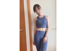 SKE48・須田亜香里、引き締まった腹筋チラリ!「美しいボディーライン」と注目集める 画像