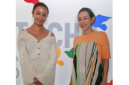 高橋メアリージュン、第3子妊娠中のSHELLYと笑顔で2ショット! 画像