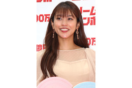 岡副麻希、黒のシースルー衣装を披露！ファン「最強可愛いぃ」 画像