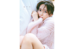 櫻坂46・小林由依、ふわもこニットから太ももちらり……2nd写真集『意外性』から表紙3種類公開 画像