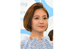 伊藤千晃、ミニスカ×ニーハイブーツ披露!ファン「最強」「昔を思い出す」 画像