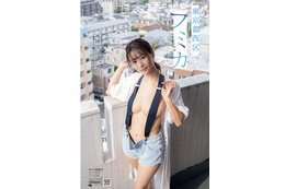 謎多き美女フミカ、裸サスペンダーのギリギリグラビア! 画像