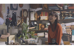 日向坂46・小坂菜緒、阿部サダオとCM初共演!関西弁でかわいいツッコミ披露 画像