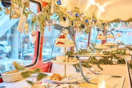 日本初、アフタヌーンティーバスツアーが運行!クリスマス感たっぷりの特別仕様 画像
