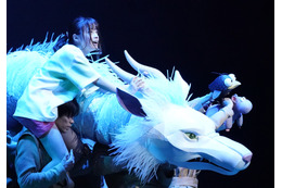 橋本環奈&上白石萌音Wキャスト舞台『千と千尋の神隠し』帝国劇場公演がHuluストアで配信決定! 画像