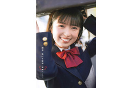 奇跡の15歳・乃木坂46 小川彩、初表紙でキュートな制服姿を披露 画像