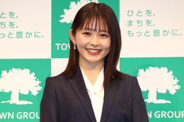 『non-no』モデル久間田琳加、スーツ&ショーパンパジャマで美脚披露 画像