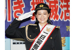 黒谷友香が「一日警察署長」就任、5回目にして初の黒制服に感動! 画像
