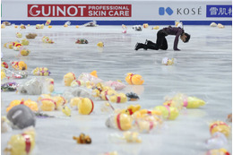 羽生結弦、1試合で285匹!?最もプーさんが多く投げ込まれた試合が判明! 画像