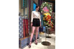 元タカラジェンヌ・吉田莉々加の美脚をスタジオカメラが激写!出演者が総ツッコミ 画像