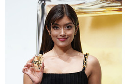 ローラ、ボディラインあらわな黒ドレスで登場…“JO1加入”に「いいよ！」と笑顔 画像
