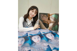 くりえみ、大量のサイン本とともに写真集発売記念イベントアピール!「感謝の気持ちでいっぱい」 画像