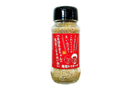 鬼越トマホークが開発した調味料「うるせえなぁ!これかけとけば良いんだよ!居酒屋金ちゃんの鬼旨くなる白い粉」が発売! 画像
