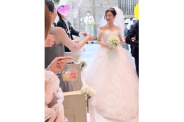 手島優、挙式・披露宴を報告!純白ウエディングショットに祝福殺到 画像