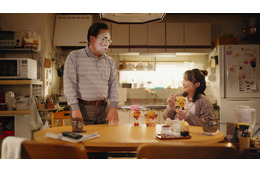 梅沢富美男、“濃厚な白塗りメイク姿”も!川栄李奈と多彩な「からあげクン」の味を表現 画像