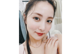 石川恋、ドアップショット公開!透明感たっぷりの美肌にファンうっとり 画像