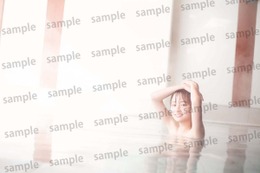 日向坂46・影山優佳、露天風呂カット公開!1st写真集の封入特典第5弾 画像