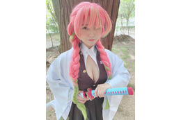 NMB48・本郷柚巴、「鬼滅」甘露寺蜜璃のセクシーコスプレ披露! 画像