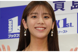 貴島明日香、沖縄でヒミツの撮影！太腿あらわなブラックコーデ姿を披露！ 画像