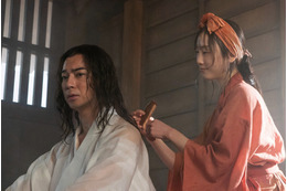 家康、美しい侍女のお万(松井玲奈)に心を許してしまい....NHK大河ドラマ『どうする家康』 画像