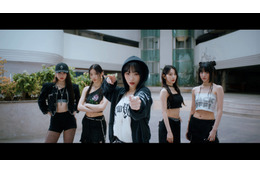LE SSERAFIM、最新アルバム収録曲のMVで高度なダンスパフォーマンス披露! 画像