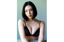 元乃木坂46・相楽伊織、『週プレ』で初水着グラビアデビュー!抜群のスタイルにファン歓喜 画像