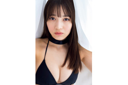 Peel the Apple・黒嵜菜々子、甘い雰囲気漂うセクシー水着グラビア披露! 画像