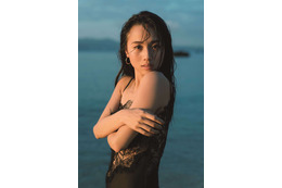 伊原葵、“100万人が惚れるカラダ”を初写真集で披露!水着やランジェリー姿にも挑戦 画像