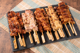 ファミマ「炭火焼きとり」がまとめ買いでお得に!人気の「ぼんじりタレ」も再販 画像