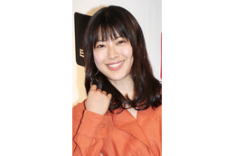 瀧本美織、短すぎるゴルフウェアでキュートに美脚披露! 画像